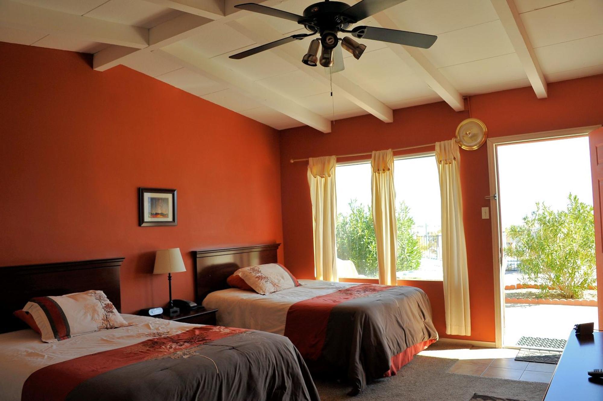 Harmony Motel Twentynine Palms Room photo